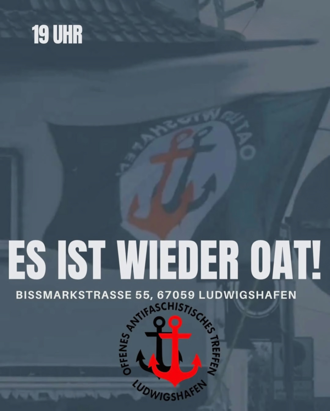 Plakat mit großem weißen Text 'ES IST WIEDER OAT!' und Adresse, im Hintergrund ein schwarzes Banner mit rotem und schwarzem Anker und Schriftzug 'Offenes Antifaschistisches Treffen Ludwigshafen'
