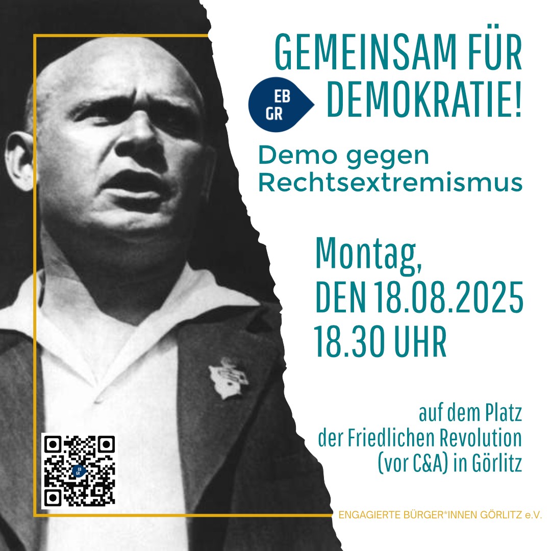 Plakat mit dem Slogan 'Gemeinsam für Demokratie! Demo gegen Rechtsextremismus' und dem Logo 'EB GR' in einem blauen Kreis, daneben ein schwarz-weiß Foto einer Person in Anzug mit Hemd und Anstecknadel, umrahmt von einem gelben Rechteck.