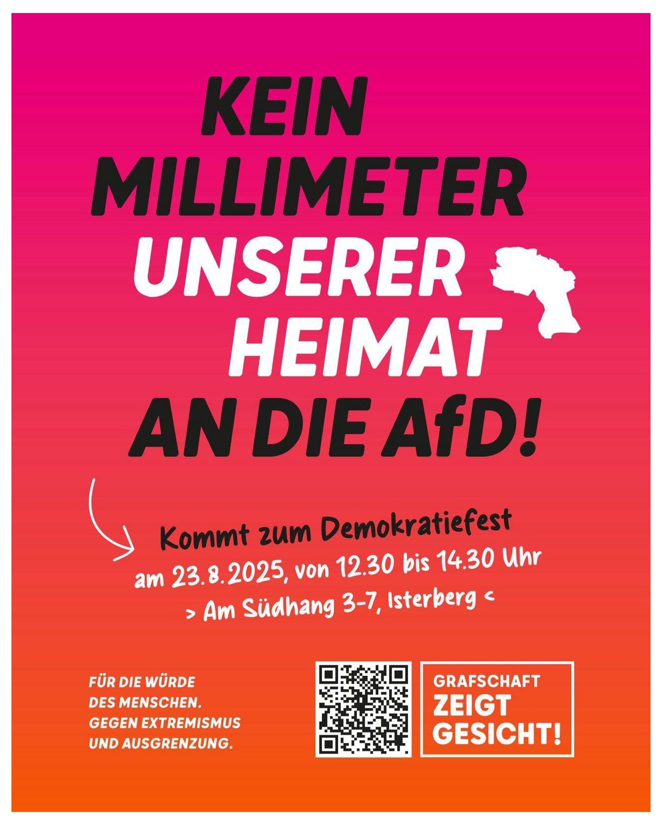 Plakat mit Farbverlauf von Pink zu Orange, großer Text 'Kein Millimeter unserer Heimat an die AfD!' und Umriss von Mecklenburg-Vorpommern, darunter Einladung zum Demokratiefest, QR-Code und Slogan 'Grafschaft zeigt Gesicht!'