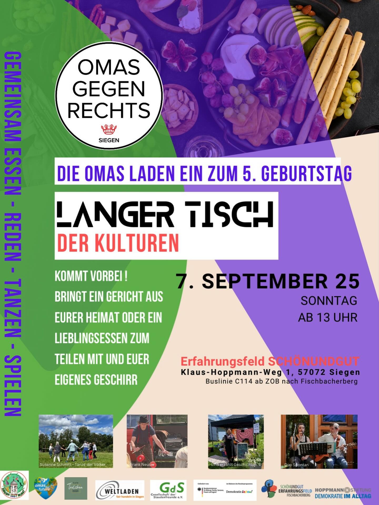 Plakat für das 5. Geburtstagstreffen von 'Omas gegen Rechts' Siegen mit dem Titel 'Langer Tisch der Kulturen'. Einladung, ein Gericht aus der Heimat oder Lieblingsessen mit eigenem Geschirr mitzubringen. Fotos von Essens- und Gesprächsszenen unten. Veranstaltungsort Erfahrungsfeld Schönundgut, Siegen.