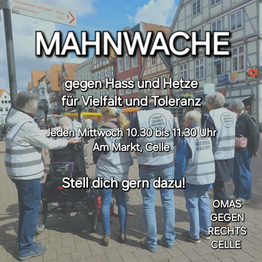 Plakat mit Foto einer Gruppe älterer Menschen in einer Fachwerkhausstraße, einige tragen Westen mit Aufdruck 'OMAS GEGEN RECHTS'. Text in weißer Schrift: 'MAHNWACHE gegen Hass und Hetze für Vielfalt und Toleranz. Jeden Mittwoch 10.30 bis 11.30 Uhr Am Markt, Celle. Stell dich gern dazu! OMAS GEGEN RECHTS CELLE'.