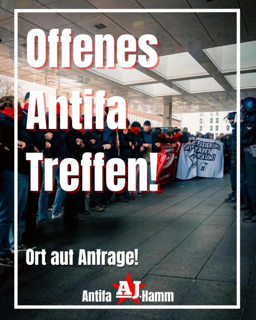 Plakat mit weißem Rahmen und großem Text 'Offenes Antifa Treffen!' über einem Foto von Menschenmenge bei Demonstration, unten Text mit Datum und Uhrzeit, Logo 'Antifa AJ Hamm' mit rotem Stern