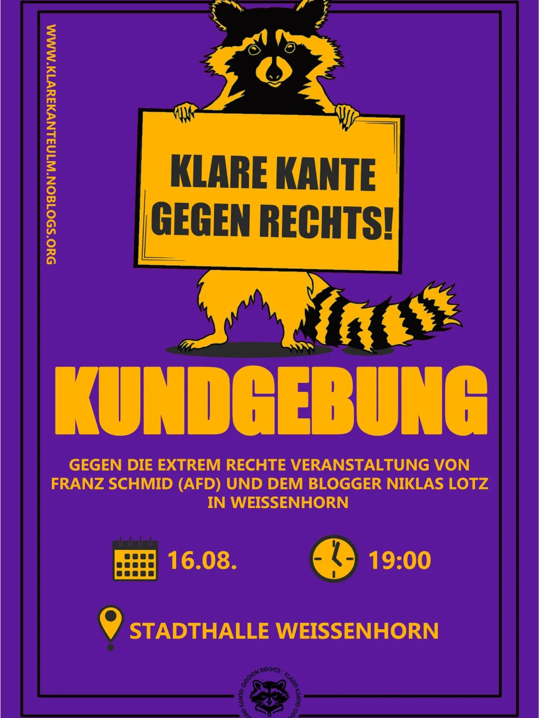 Plakat mit lila Hintergrund zeigt einen Waschbären, der ein Schild mit der Aufschrift 'Klare Kante gegen Rechts!' hält. Darunter steht in großen Buchstaben 'Kundgebung' und der Text 'Gegen die extrem rechte Veranstaltung von Franz Schmid (AfD) und dem Blogger Niklas Lotz in Weissenhorn'.